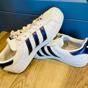 Adidas Women's Originals Superstar (Size US 8)